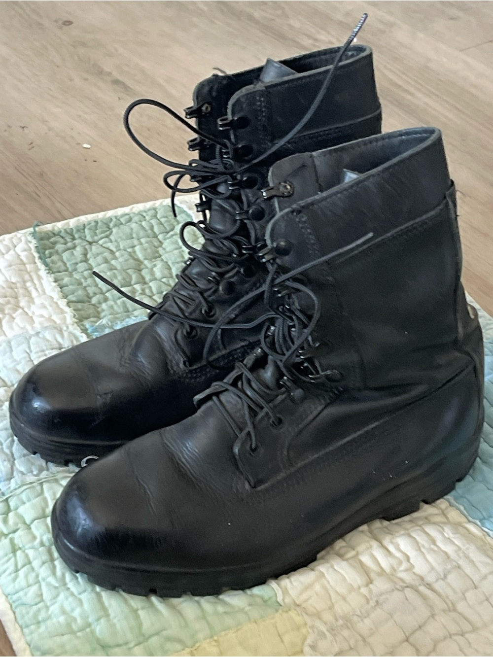 Bates Black leather DuraShocks combat boots